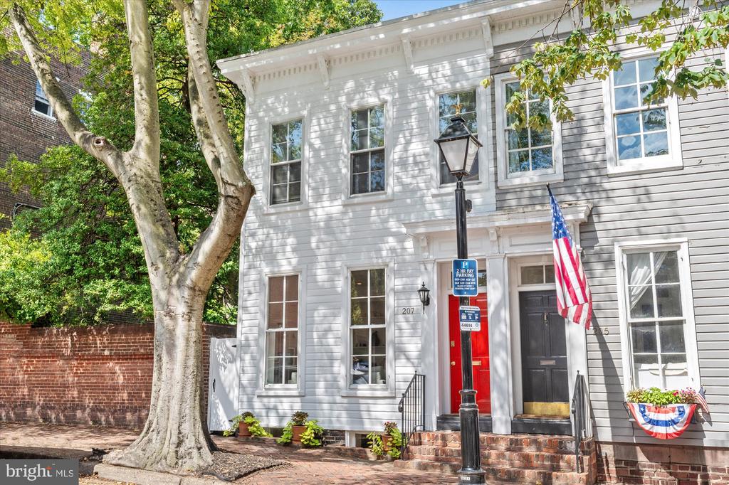 207 CAMERON STREET