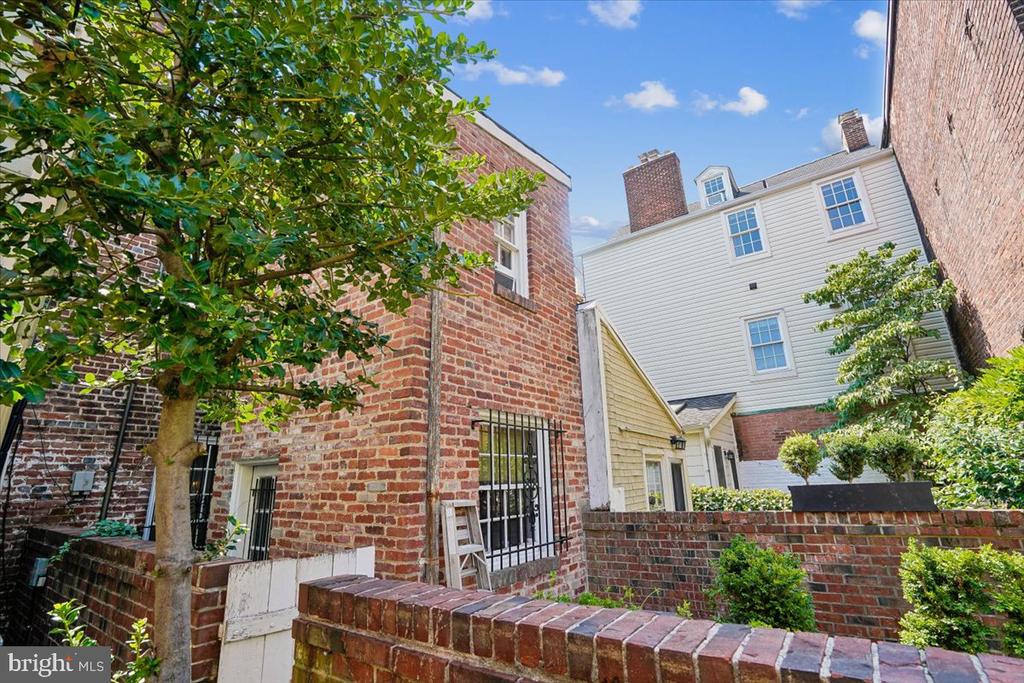 133 S FAIRFAX STREET