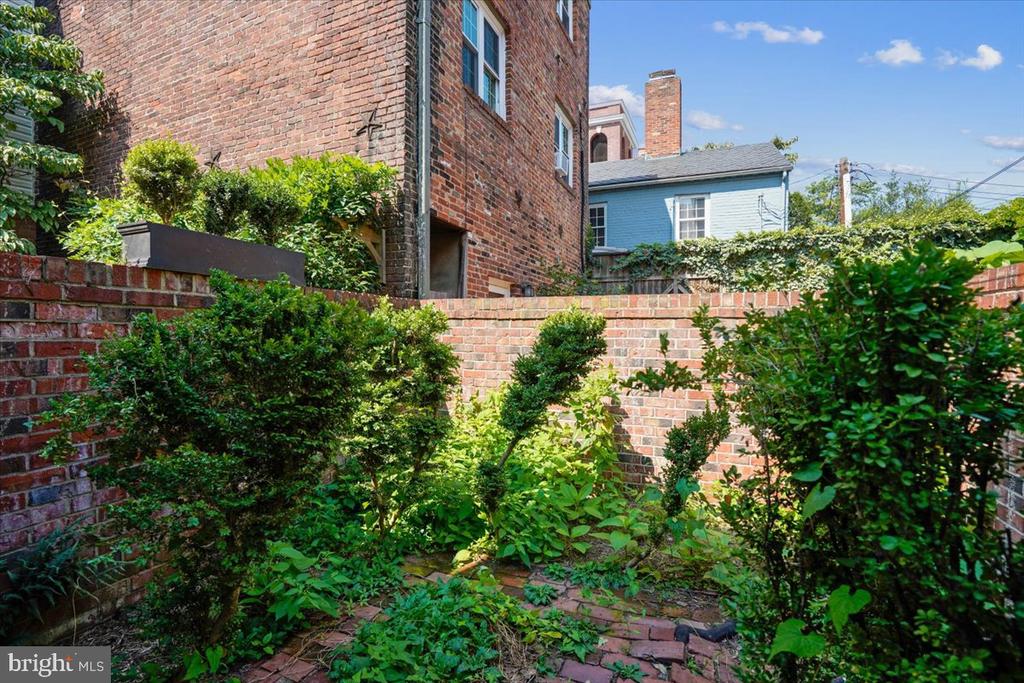 133 S FAIRFAX STREET
