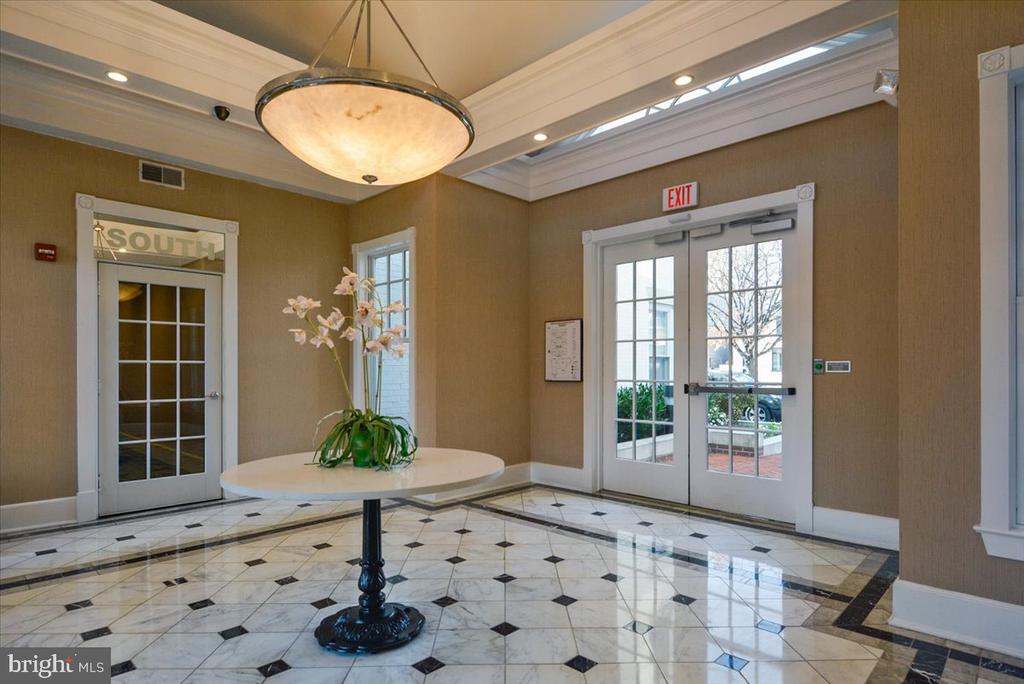 910 POWHATAN STREET Unit: 206S