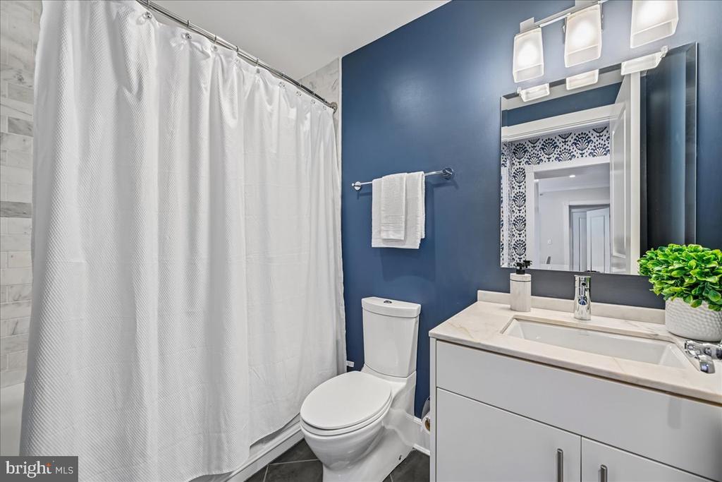 910 POWHATAN STREET Unit: 206S