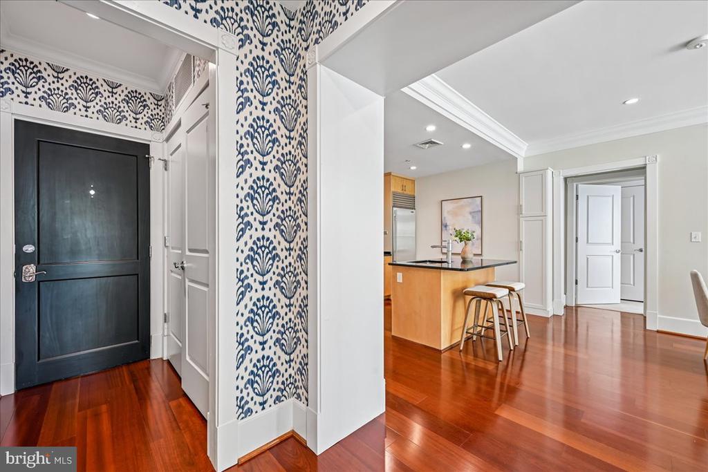 910 POWHATAN STREET Unit: 206S