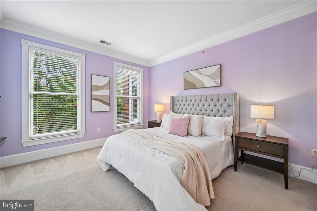 910 POWHATAN STREET Unit: 206S