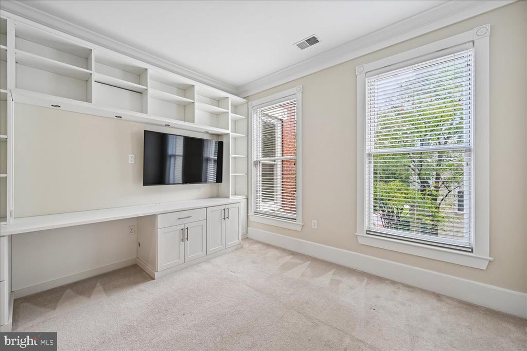 910 POWHATAN STREET Unit: 206S