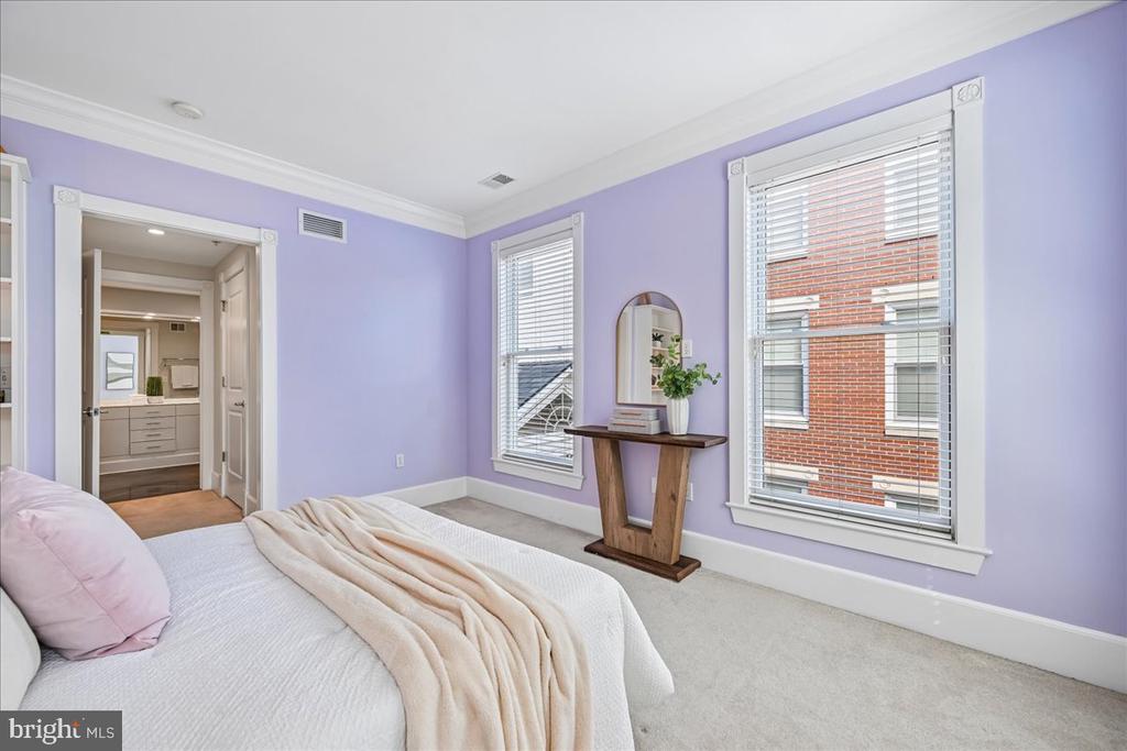 910 POWHATAN STREET Unit: 206S