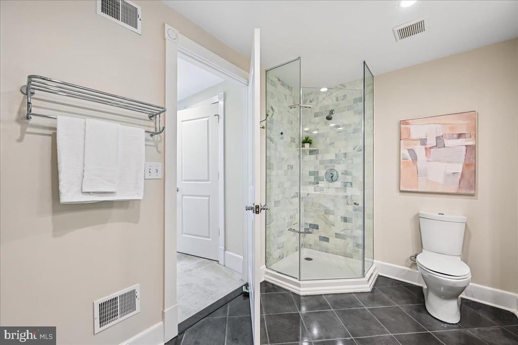 910 POWHATAN STREET Unit: 206S