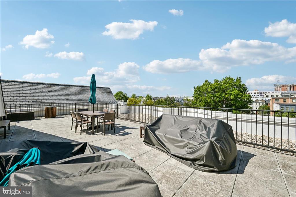 910 POWHATAN STREET Unit: 206S
