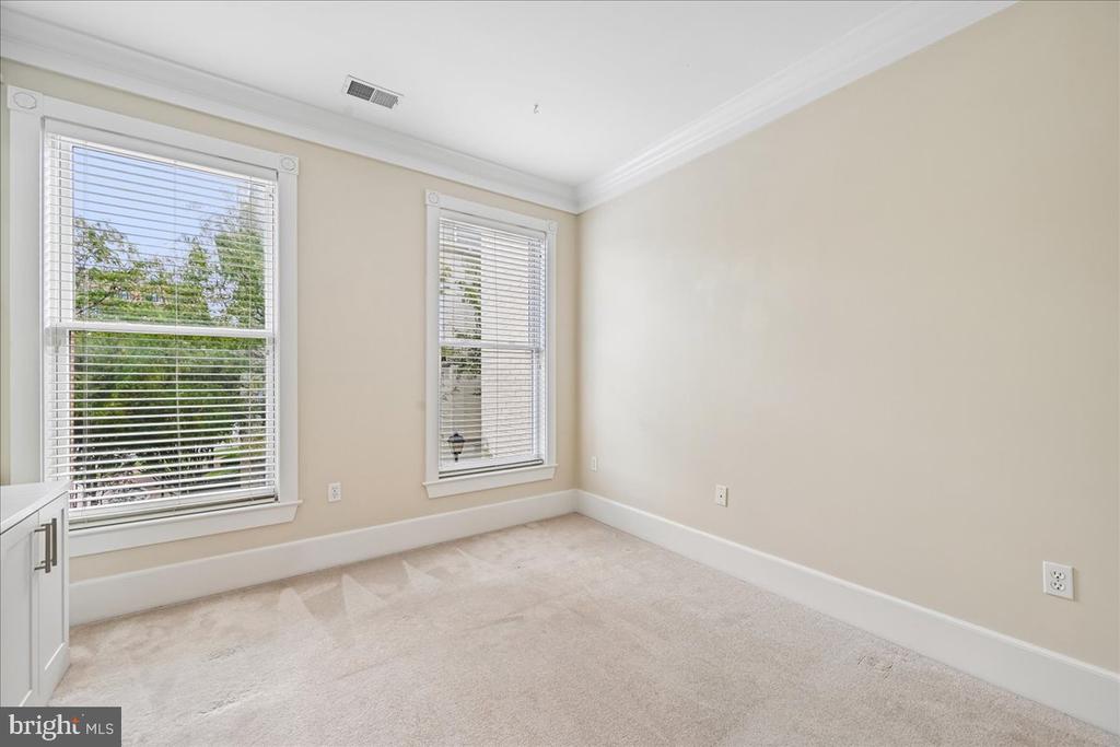 910 POWHATAN STREET Unit: 206S