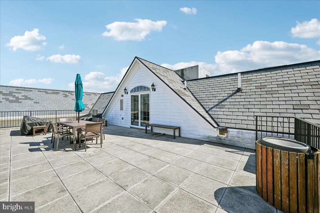 910 POWHATAN STREET Unit: 206S