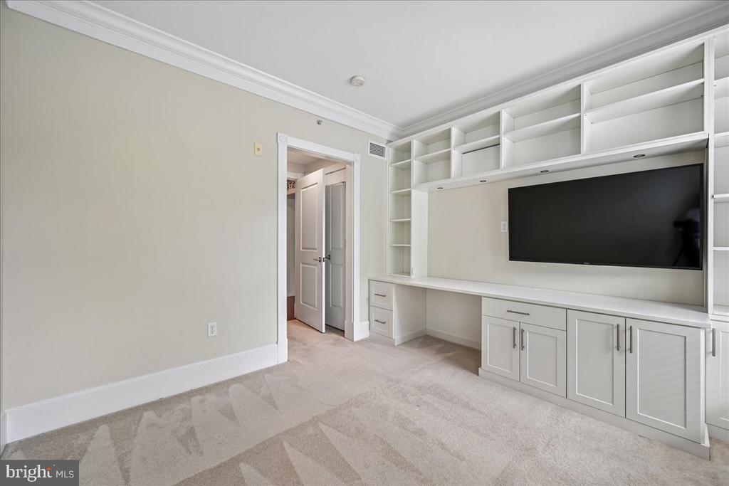910 POWHATAN STREET Unit: 206S