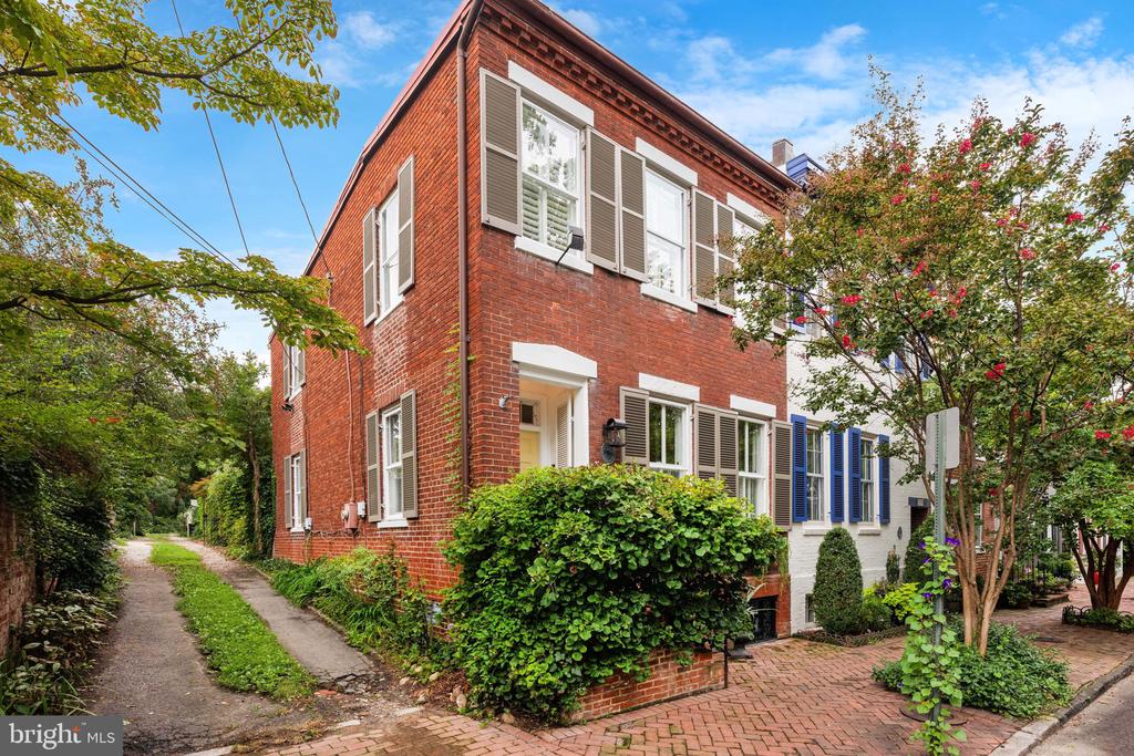 206 WOLFE STREET