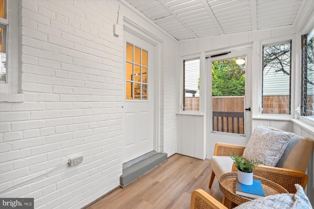 317 CUSTIS AVENUE E