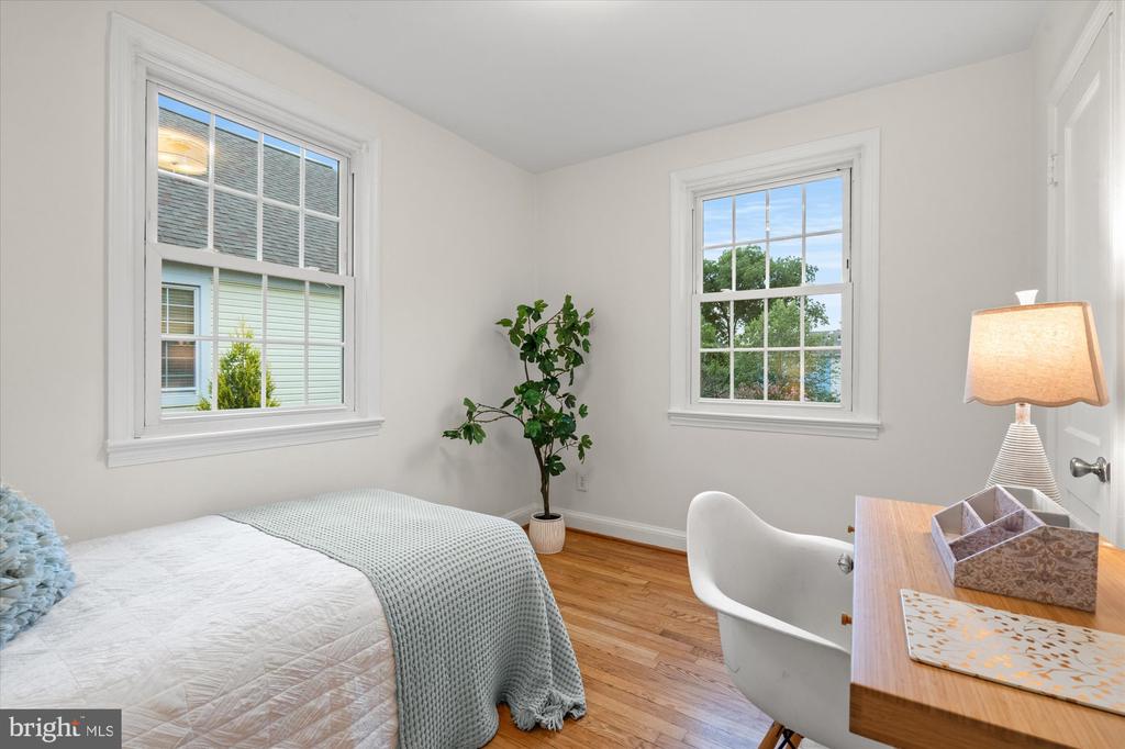 317 CUSTIS AVENUE E