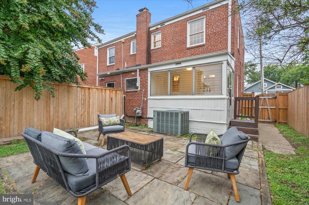 317 CUSTIS AVENUE E