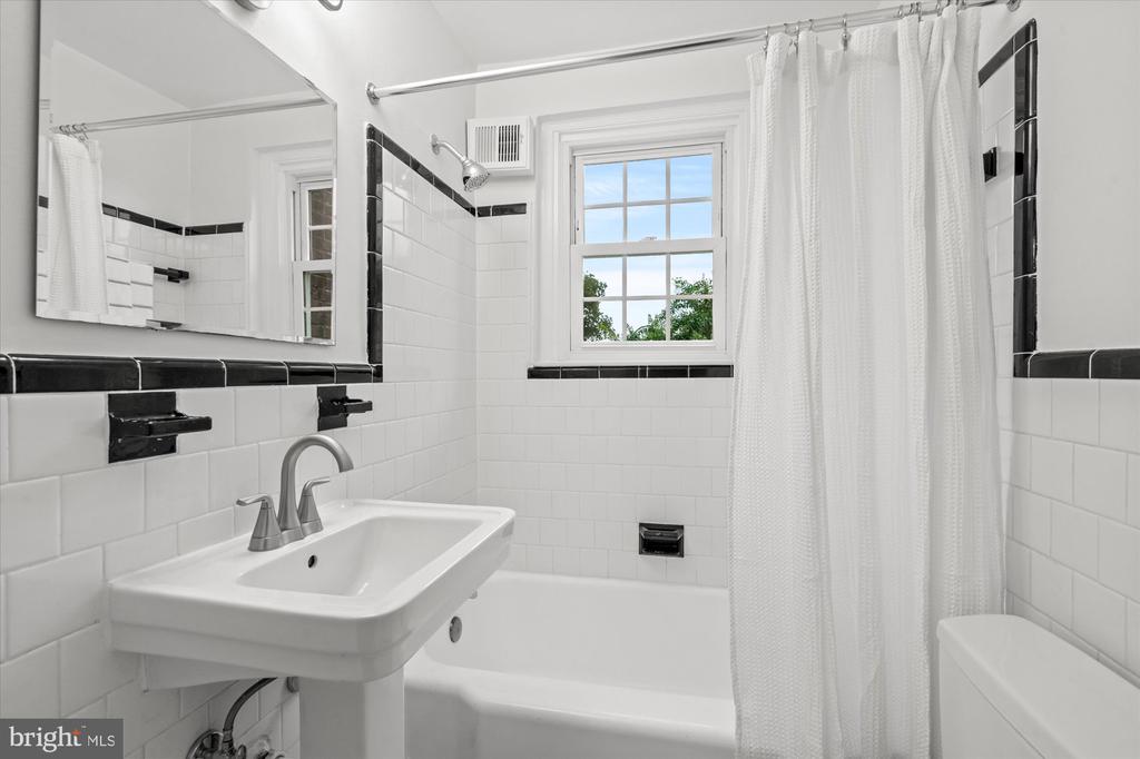 317 CUSTIS AVENUE E