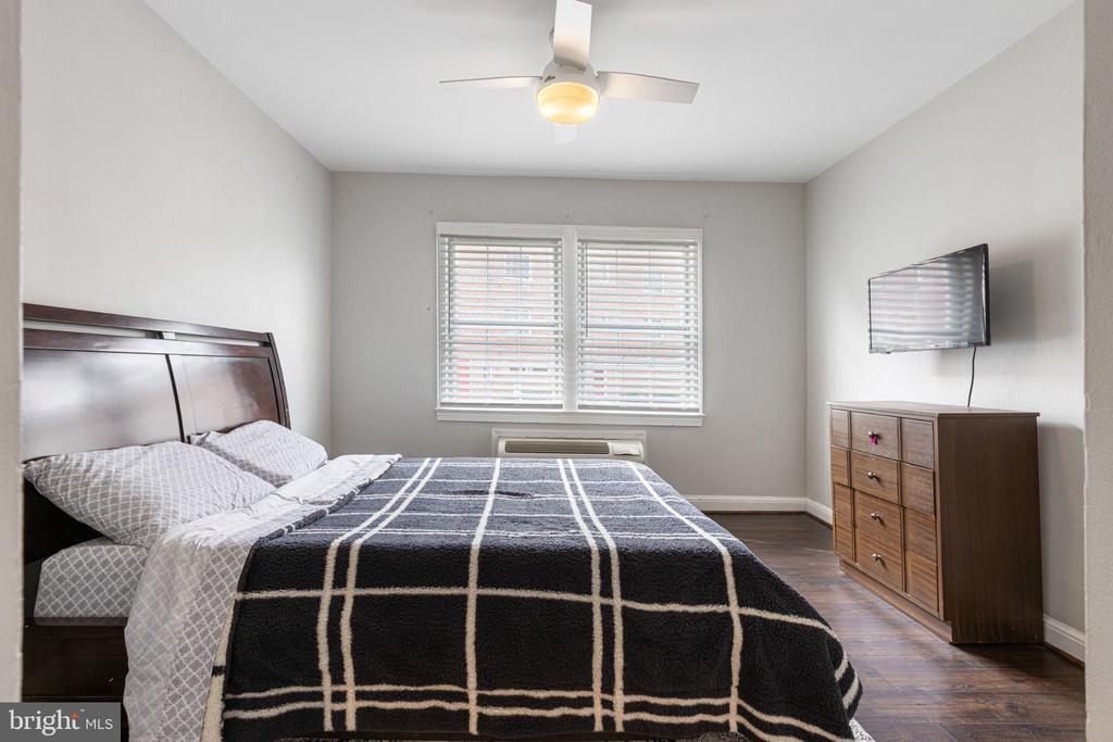1804 W ABINGDON DRIVE Unit: 101