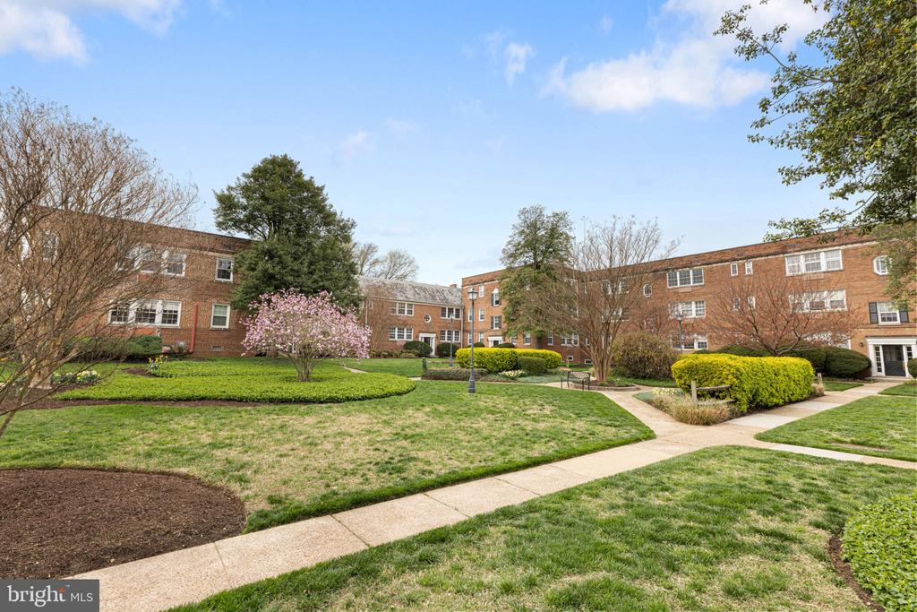 1804 W ABINGDON DRIVE Unit: 101