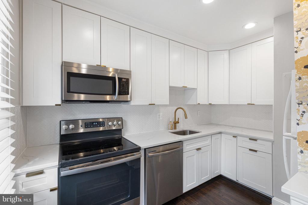 1804 W ABINGDON DRIVE Unit: 101