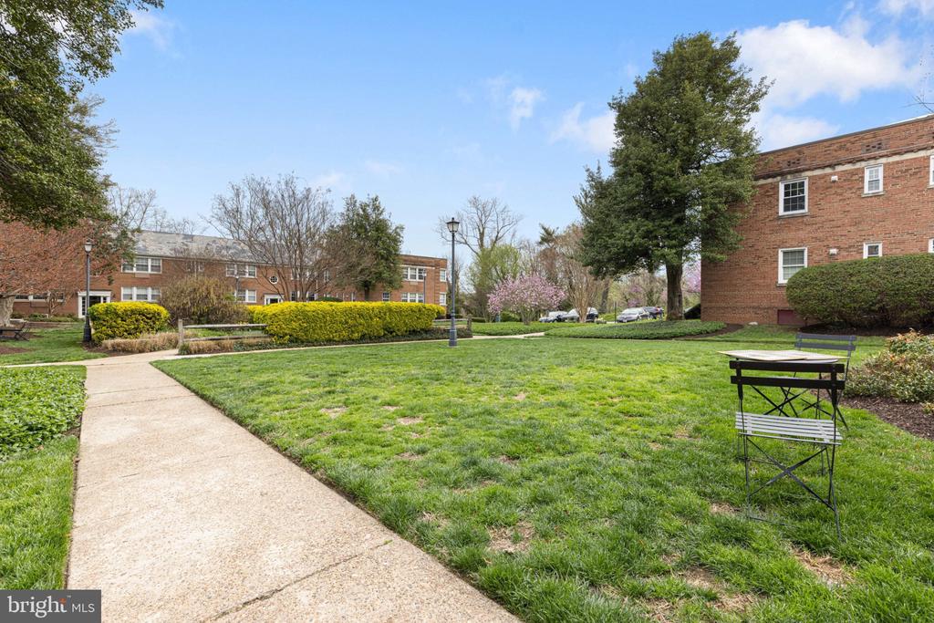 1804 W ABINGDON DRIVE Unit: 101