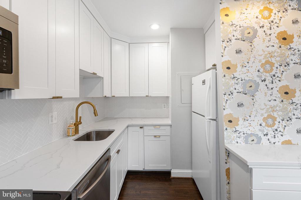 1804 W ABINGDON DRIVE Unit: 101