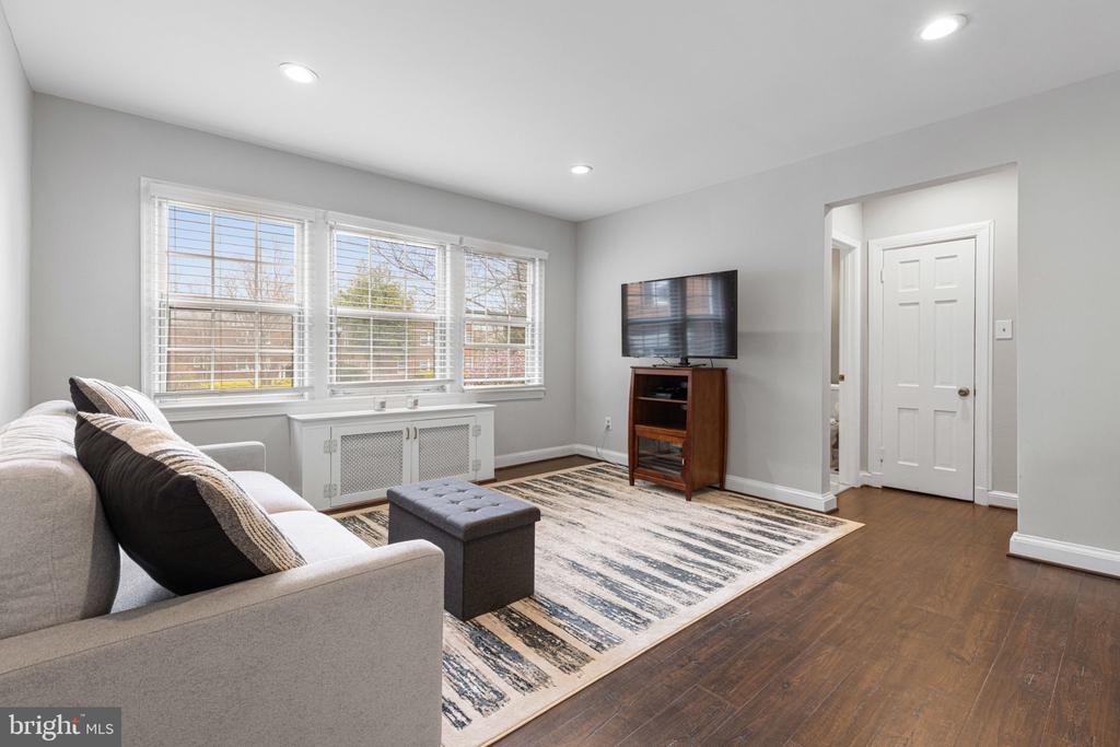 1804 W ABINGDON DRIVE Unit: 101