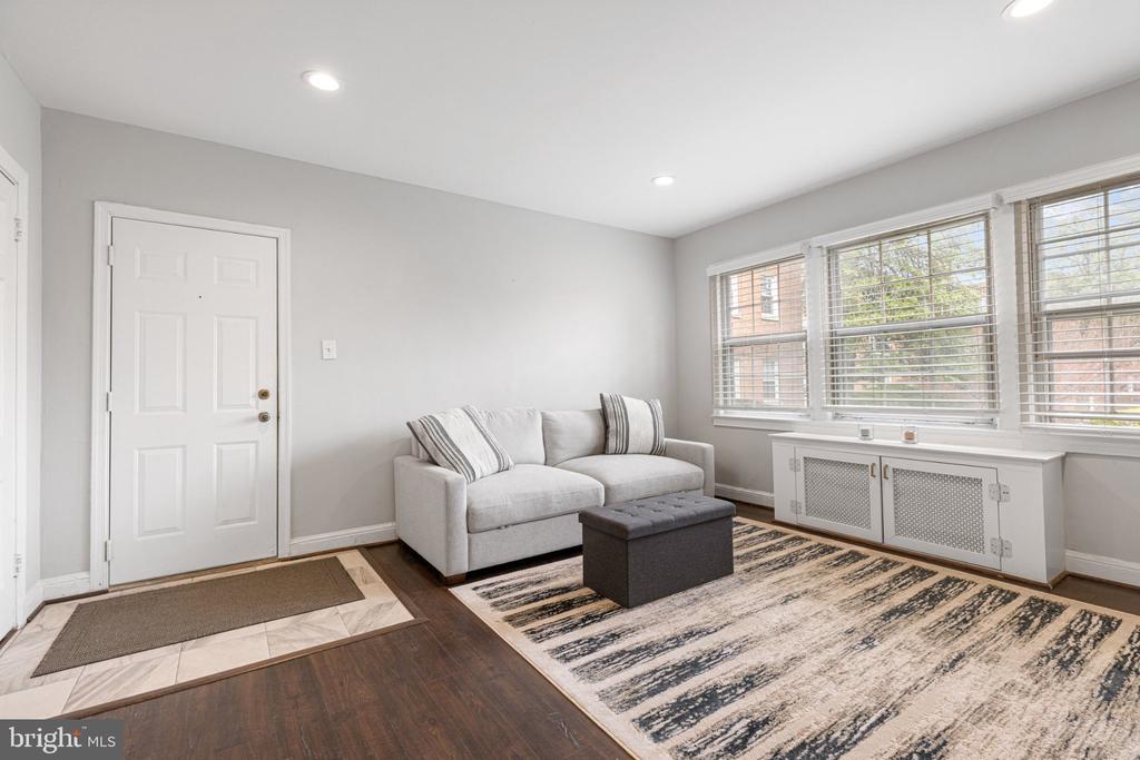 1804 W ABINGDON DRIVE Unit: 101