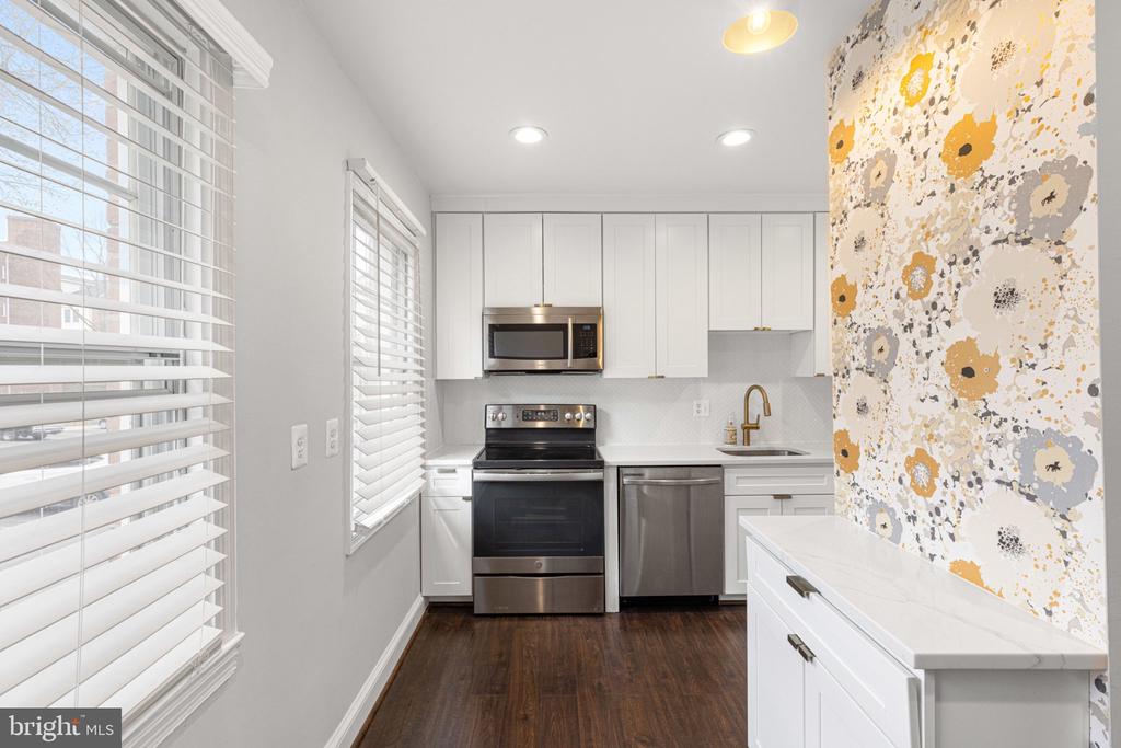 1804 W ABINGDON DRIVE Unit: 101