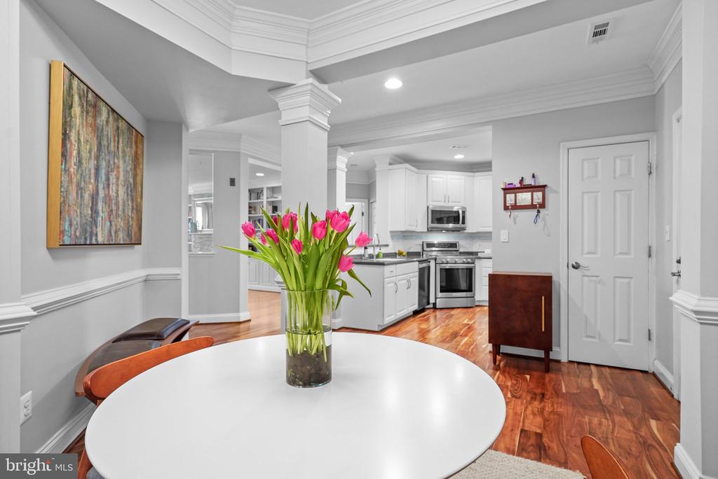 828 SLATERS LANE Unit: 204
