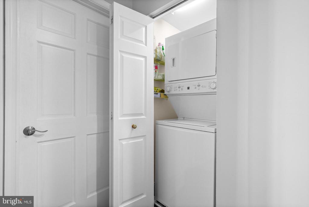 828 SLATERS LANE Unit: 204