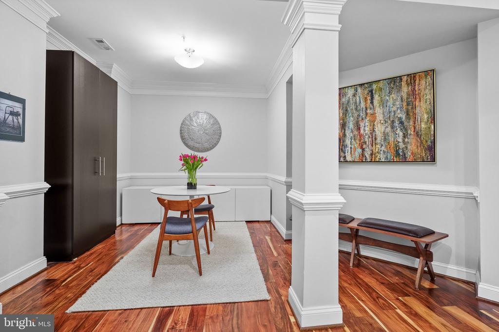 828 SLATERS LANE Unit: 204