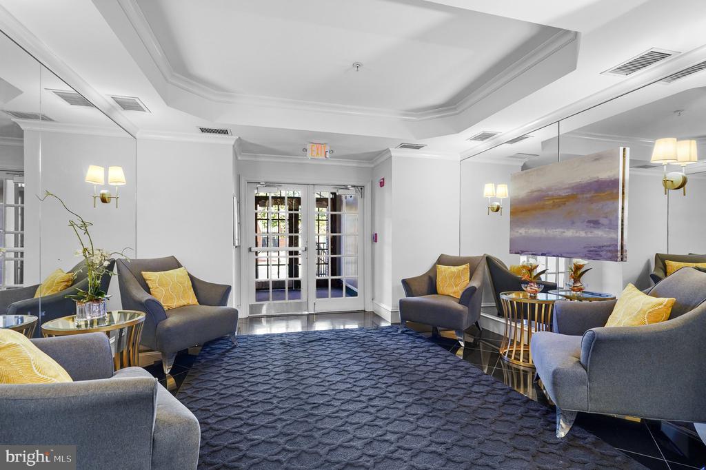 828 SLATERS LANE Unit: 204