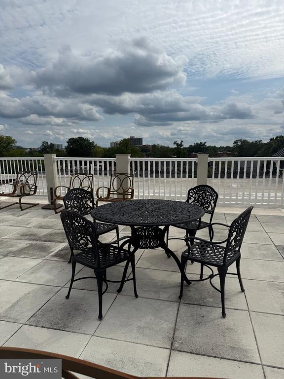 828 SLATERS LANE Unit: 204