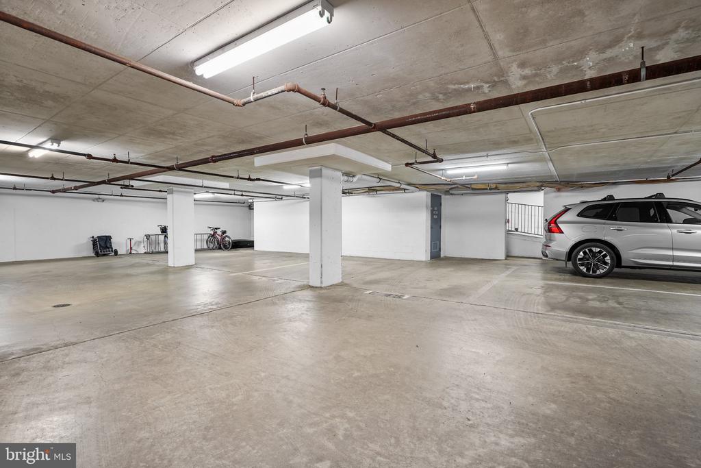 828 SLATERS LANE Unit: 204