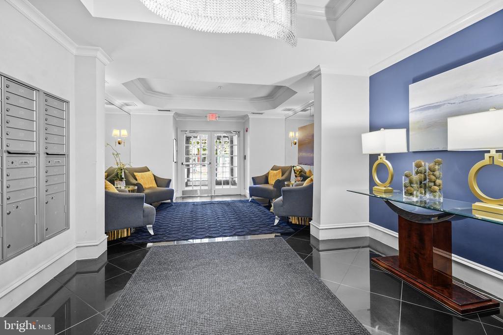 828 SLATERS LANE Unit: 204
