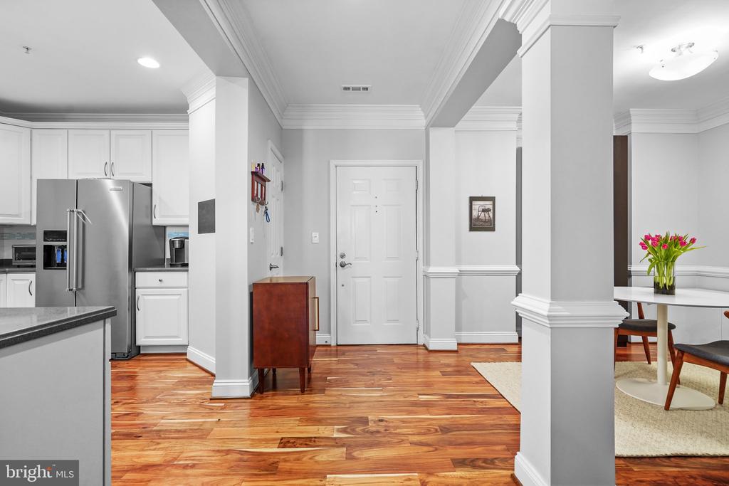 828 SLATERS LANE Unit: 204