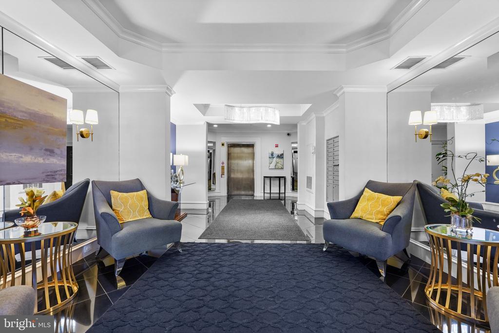 828 SLATERS LANE Unit: 204