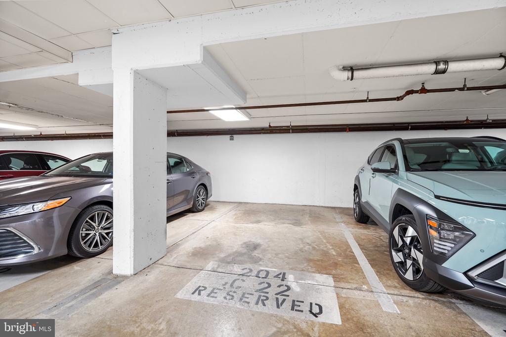 828 SLATERS LANE Unit: 204