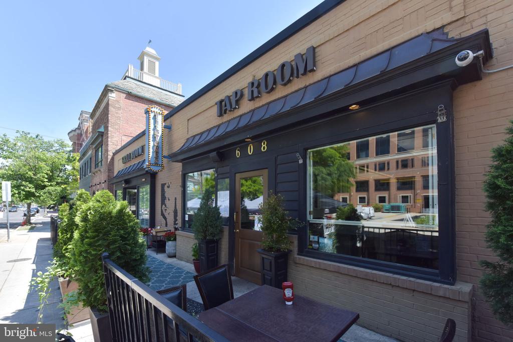 900 N WASHINGTON STREET Unit: 302E