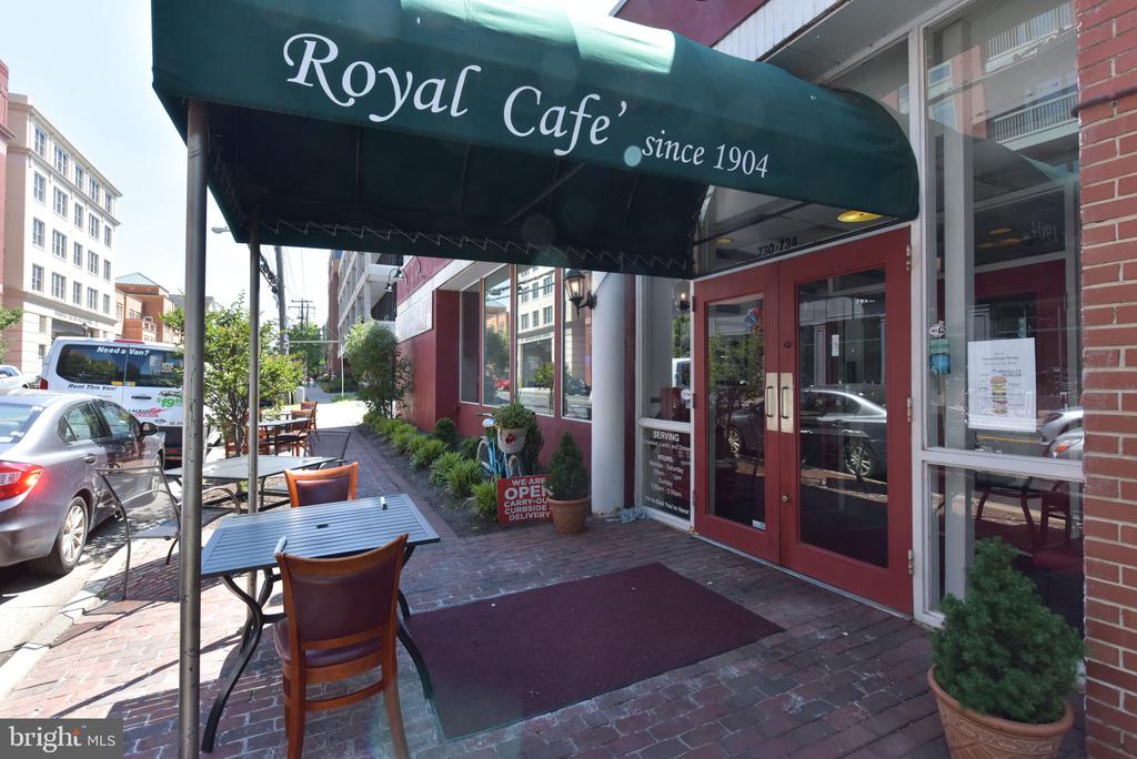900 N WASHINGTON STREET Unit: 302E