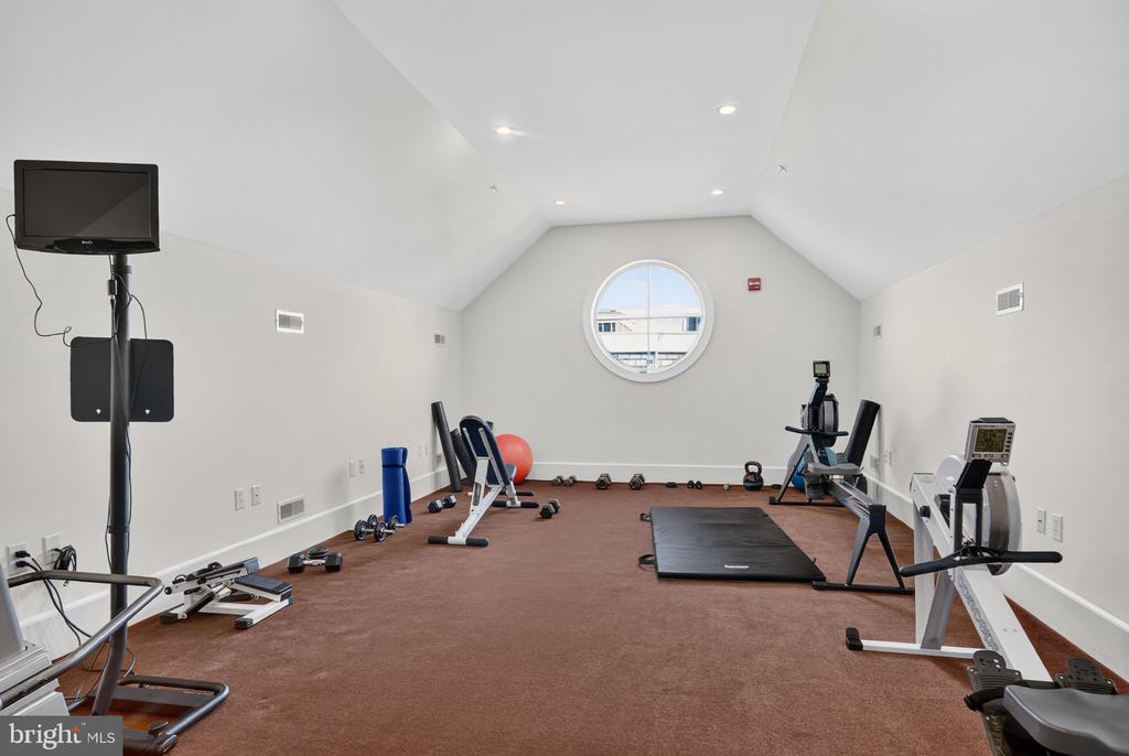 900 N WASHINGTON STREET Unit: 302E
