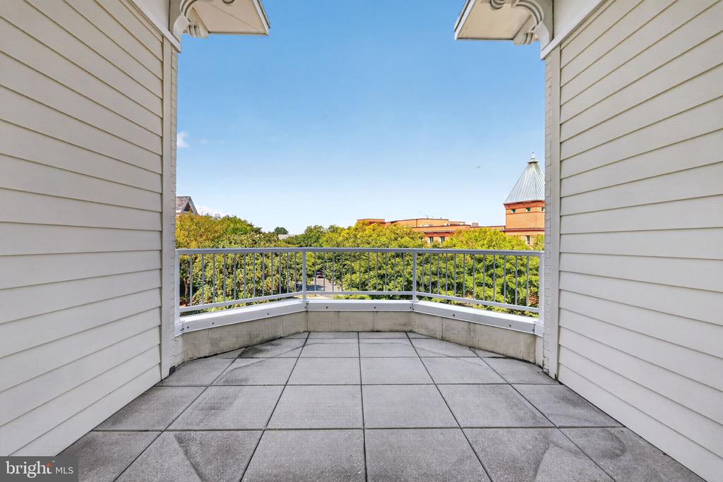 900 N WASHINGTON STREET Unit: 302E