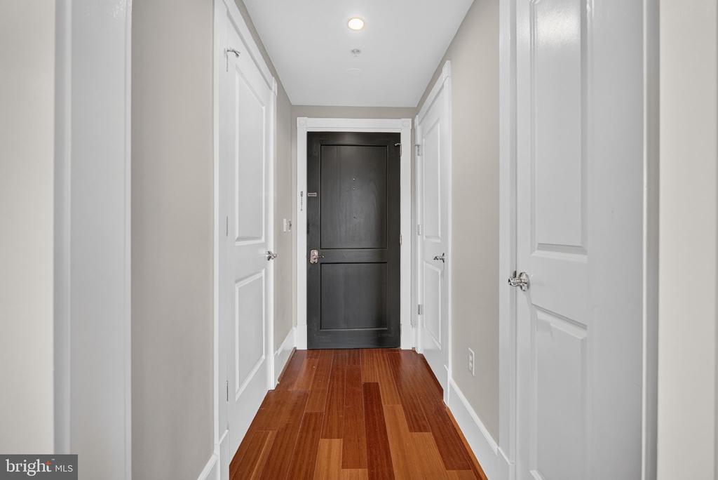 900 N WASHINGTON STREET Unit: 302E