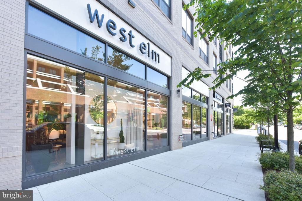 900 N WASHINGTON STREET Unit: 302E