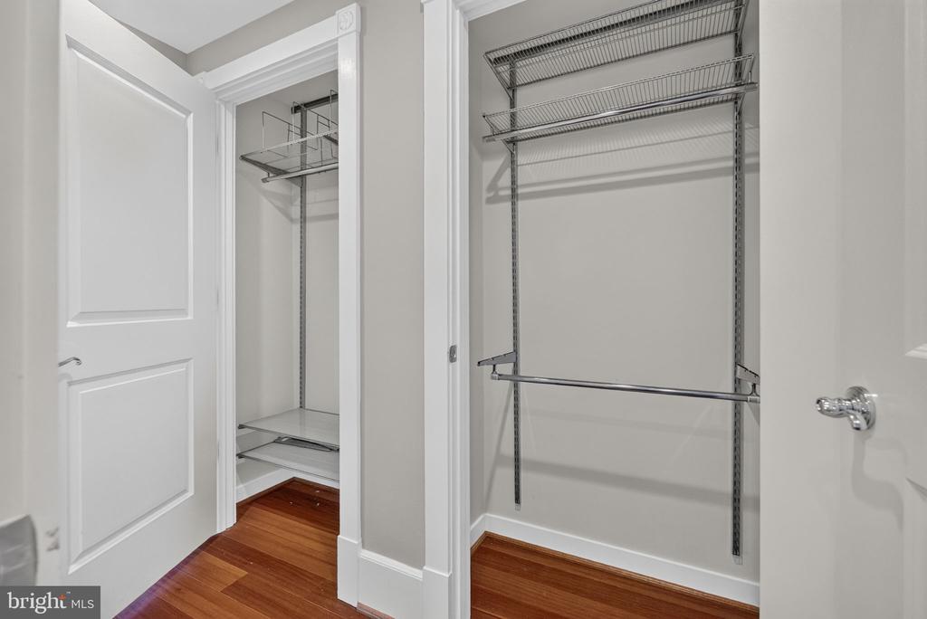 900 N WASHINGTON STREET Unit: 302E