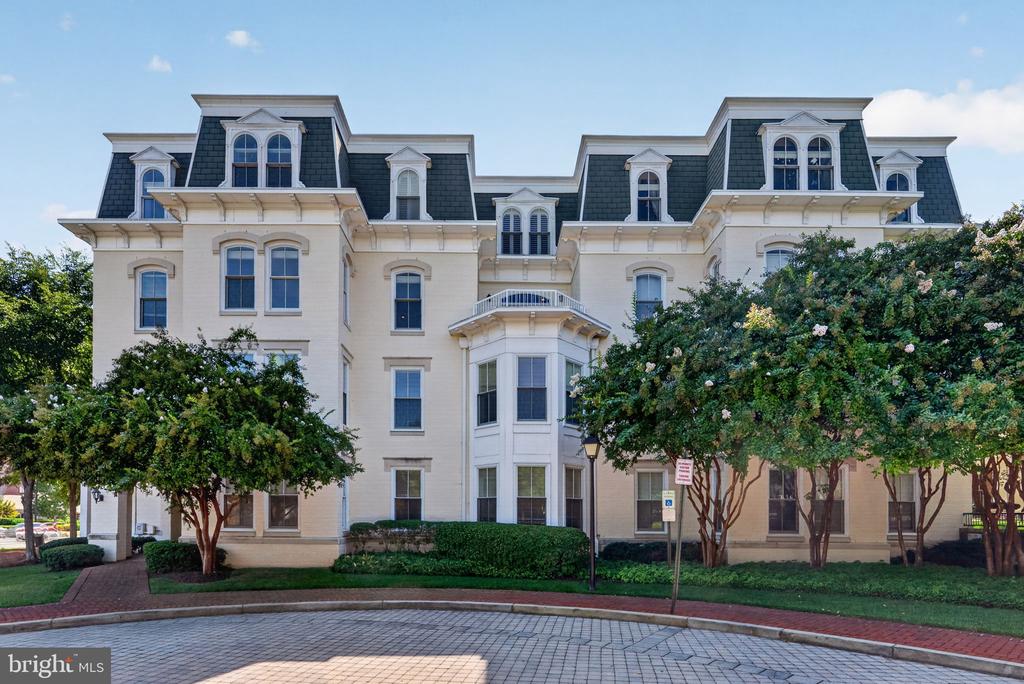 900 N WASHINGTON STREET Unit: 302E
