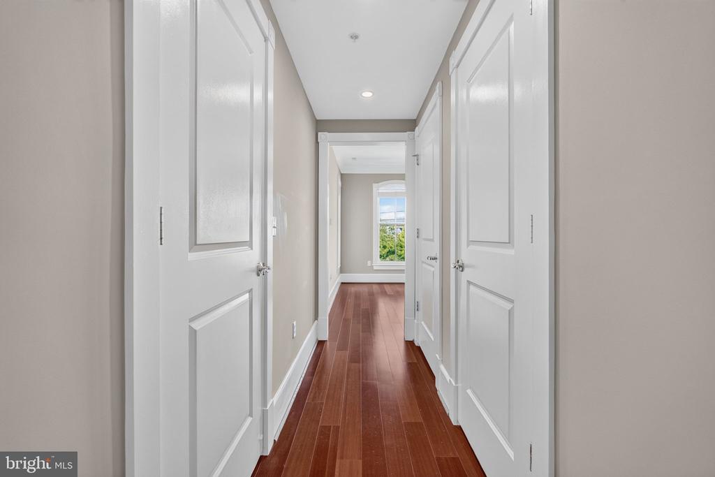 900 N WASHINGTON STREET Unit: 302E