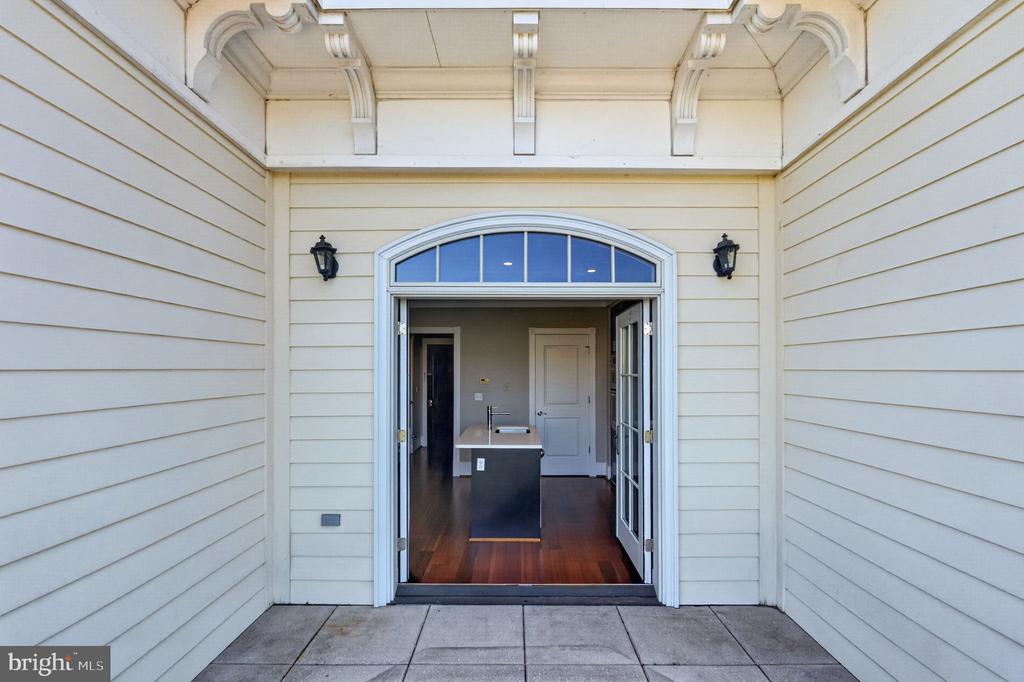 900 N WASHINGTON STREET Unit: 302E