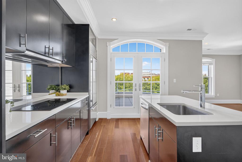 900 N WASHINGTON STREET Unit: 302E