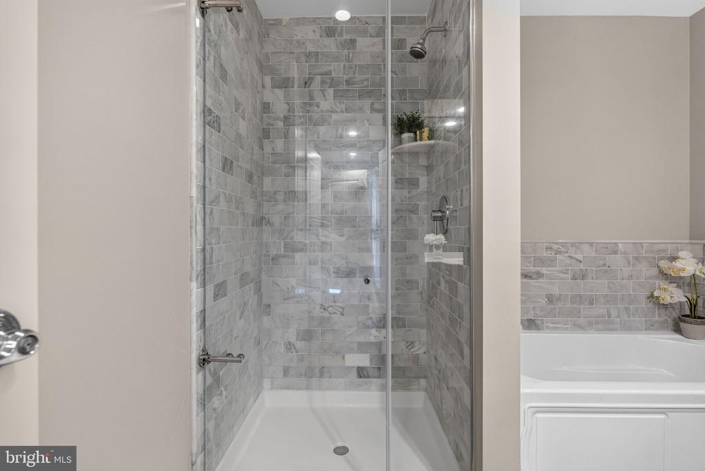 900 N WASHINGTON STREET Unit: 302E
