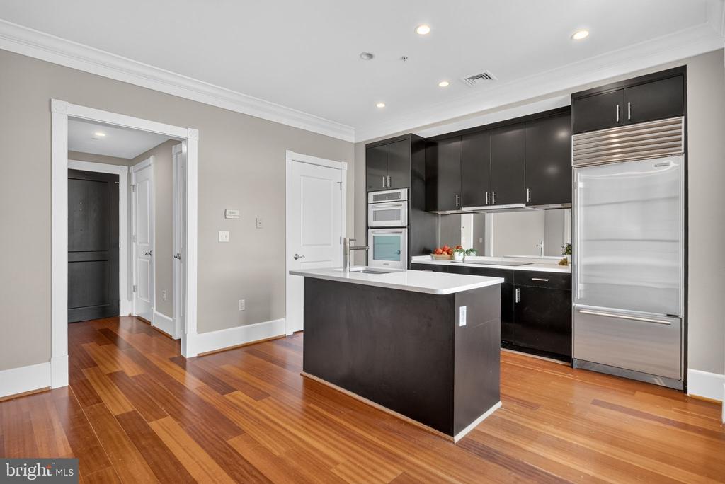 900 N WASHINGTON STREET Unit: 302E
